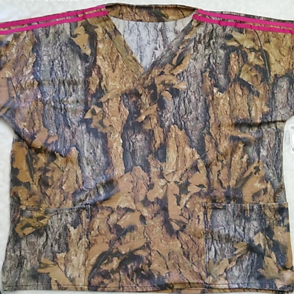 Scrub Top Pink 🩷 Striped Shoulder Camo With Pockets Size Large Approx
